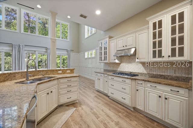 10 Manor Court Ln, Hilton Head Island, SC 29926