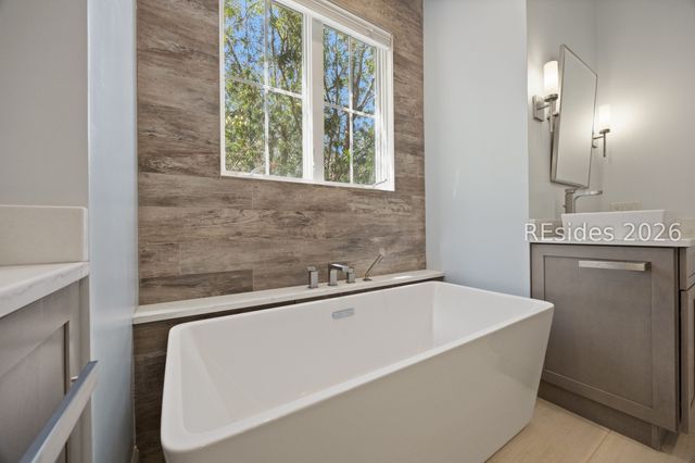 10 Manor Court Ln, Hilton Head Island, SC 29926
