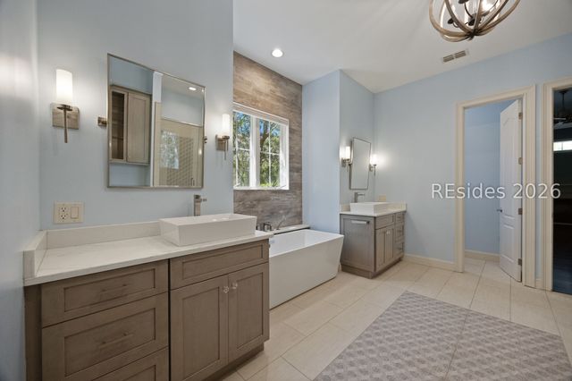 10 Manor Court Ln, Hilton Head Island, SC 29926