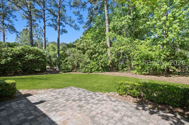 10 Manor Court Ln, Hilton Head Island, SC 29926