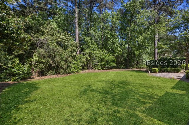 10 Manor Court Ln, Hilton Head Island, SC 29926
