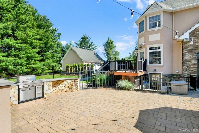 9 Tyler Court, Mahopac, NY 10541