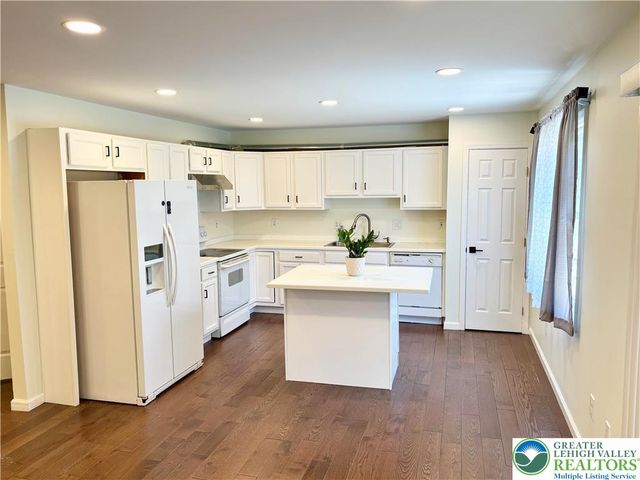 1319 MOHR Circle, Lower Macungie Twp, PA 18062