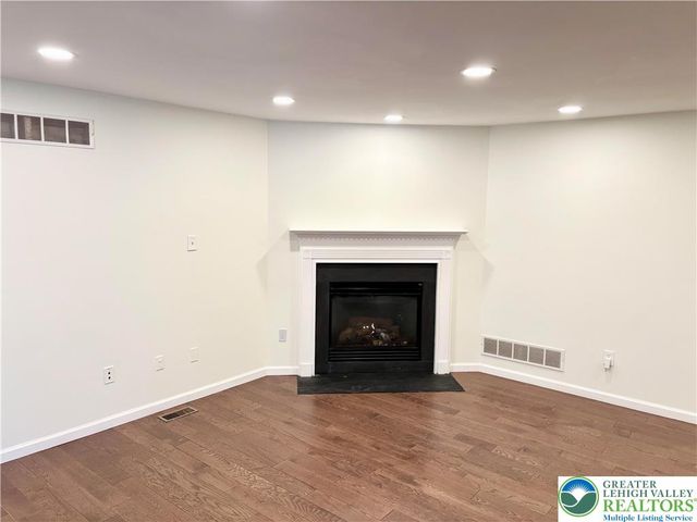 1319 MOHR Circle, Lower Macungie Twp, PA 18062