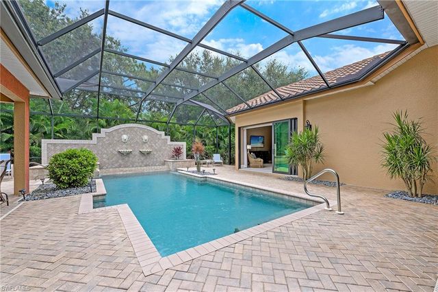 967 Tivoli DR, Naples, FL 34104