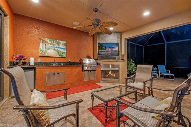 967 Tivoli DR, Naples, FL 34104