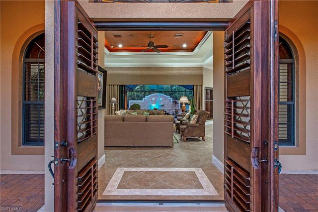 967 Tivoli DR, Naples, FL 34104