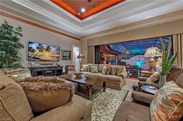 967 Tivoli DR, Naples, FL 34104