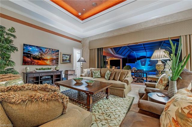 967 Tivoli DR, Naples, FL 34104