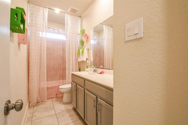 14011 Lago Creek Court, Rosharon, TX 77583