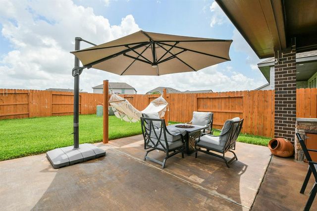 14011 Lago Creek Court, Rosharon, TX 77583