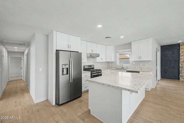 1969 E DUKE Drive, Tempe, AZ 85283