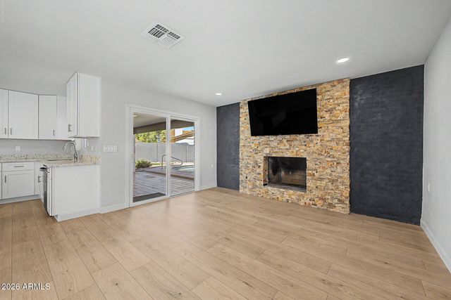 1969 E DUKE Drive, Tempe, AZ 85283