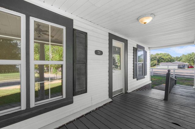 721 N Texas St, Deridder, LA 70634