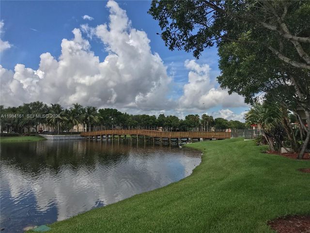 2469 Centergate Dr 204, Miramar, FL 33025