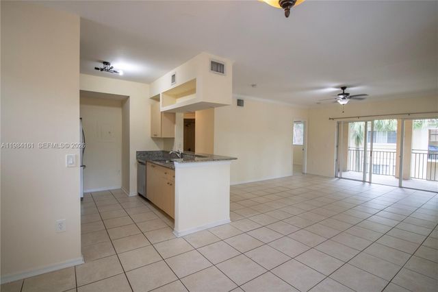 2469 Centergate Dr 204, Miramar, FL 33025