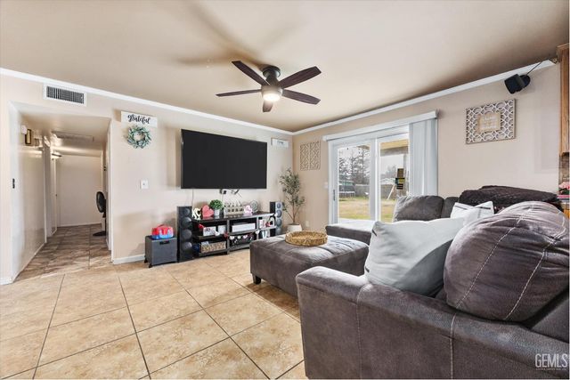 10409 Lonon Avenue, Bakersfield, CA 93312