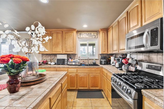 10409 Lonon Avenue, Bakersfield, CA 93312