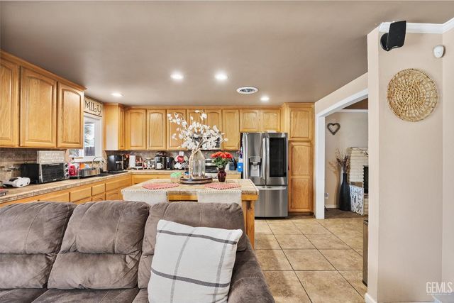 10409 Lonon Avenue, Bakersfield, CA 93312