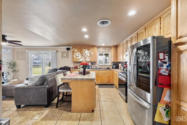 10409 Lonon Avenue, Bakersfield, CA 93312