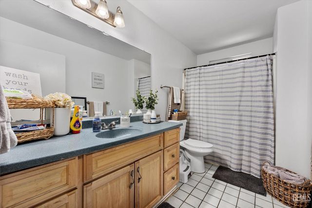 10409 Lonon Avenue, Bakersfield, CA 93312