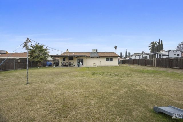 10409 Lonon Avenue, Bakersfield, CA 93312