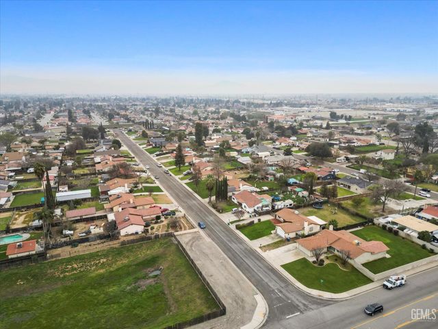 10409 Lonon Avenue, Bakersfield, CA 93312