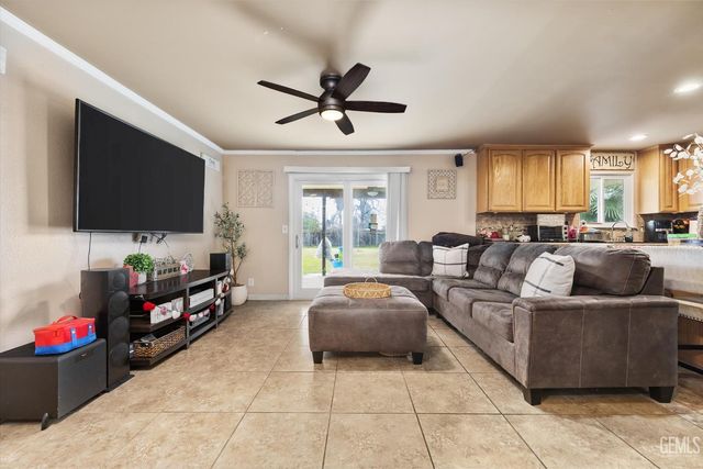 10409 Lonon Avenue, Bakersfield, CA 93312