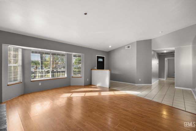 2612 Loganberry Court, Bakersfield, CA 93308