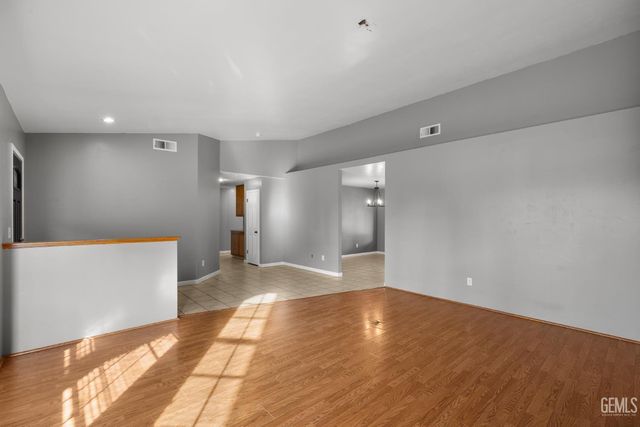 2612 Loganberry Court, Bakersfield, CA 93308