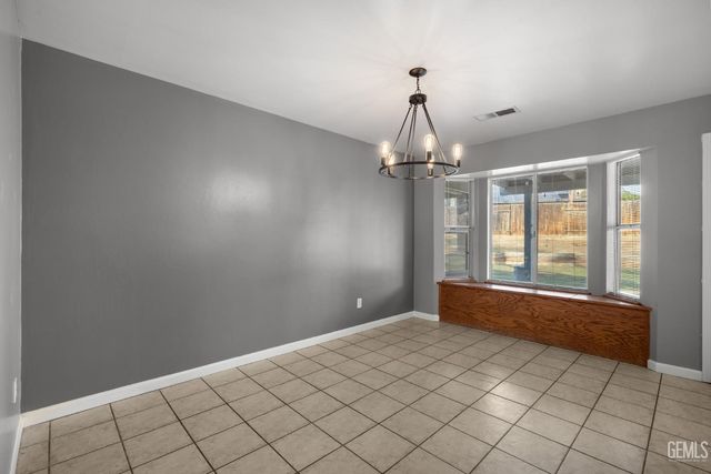 2612 Loganberry Court, Bakersfield, CA 93308