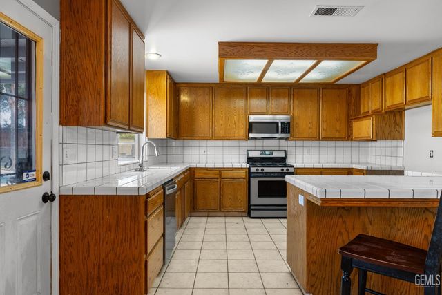 2612 Loganberry Court, Bakersfield, CA 93308