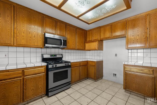 2612 Loganberry Court, Bakersfield, CA 93308