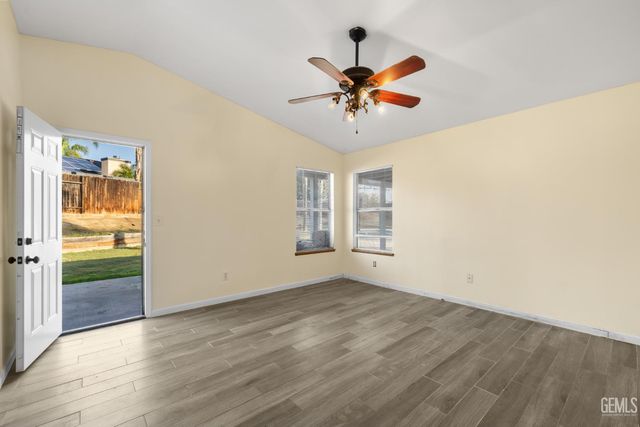 2612 Loganberry Court, Bakersfield, CA 93308