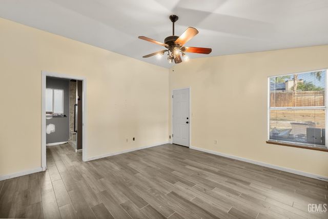 2612 Loganberry Court, Bakersfield, CA 93308