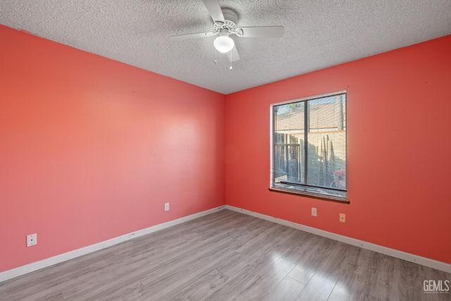 2612 Loganberry Court, Bakersfield, CA 93308