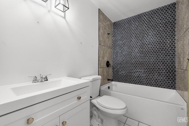 2612 Loganberry Court, Bakersfield, CA 93308