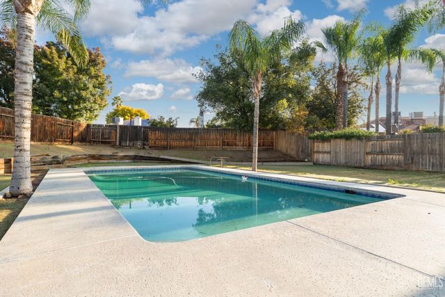 2612 Loganberry Court, Bakersfield, CA 93308