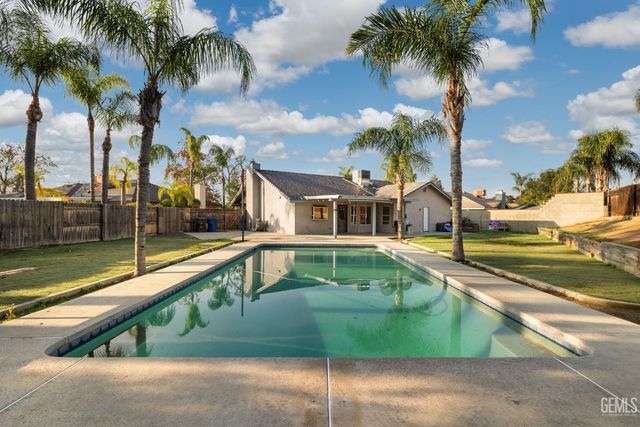 2612 Loganberry Court, Bakersfield, CA 93308