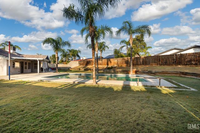 2612 Loganberry Court, Bakersfield, CA 93308