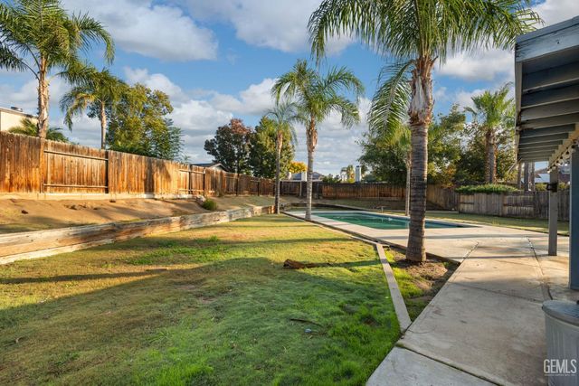 2612 Loganberry Court, Bakersfield, CA 93308