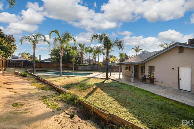 2612 Loganberry Court, Bakersfield, CA 93308