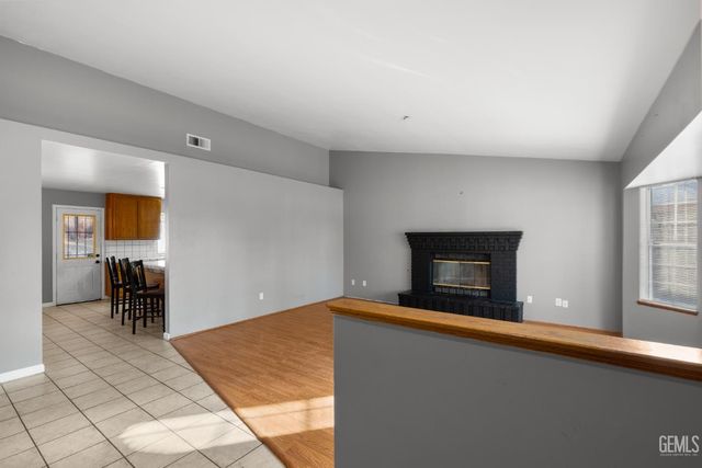 2612 Loganberry Court, Bakersfield, CA 93308