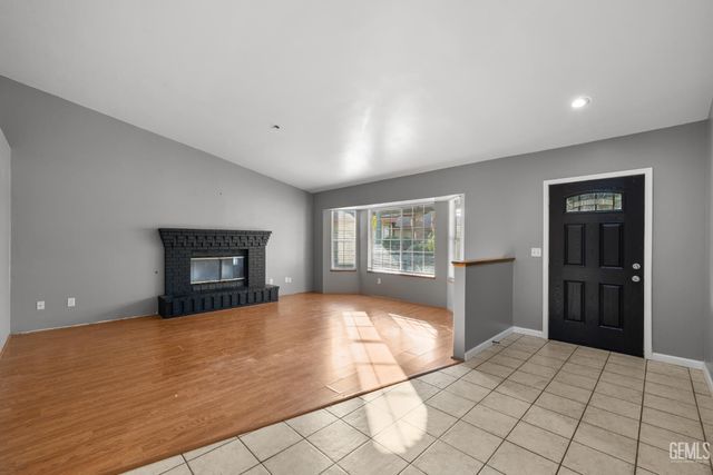 2612 Loganberry Court, Bakersfield, CA 93308