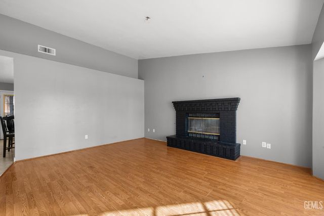 2612 Loganberry Court, Bakersfield, CA 93308