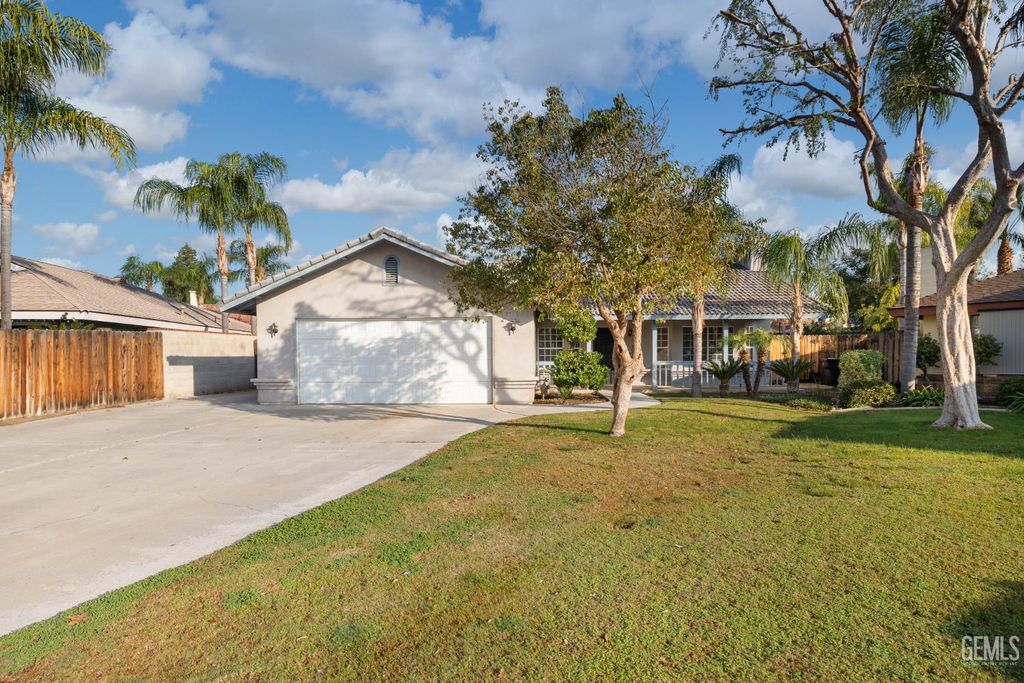 2612 Loganberry Court, Bakersfield, CA 93308