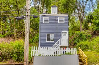 1931 Federal Street Ext, Perry Hilltop, PA 15214