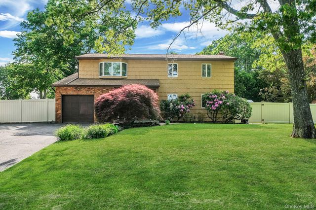 26 Heritage Place S, Nesconset, NY 11767