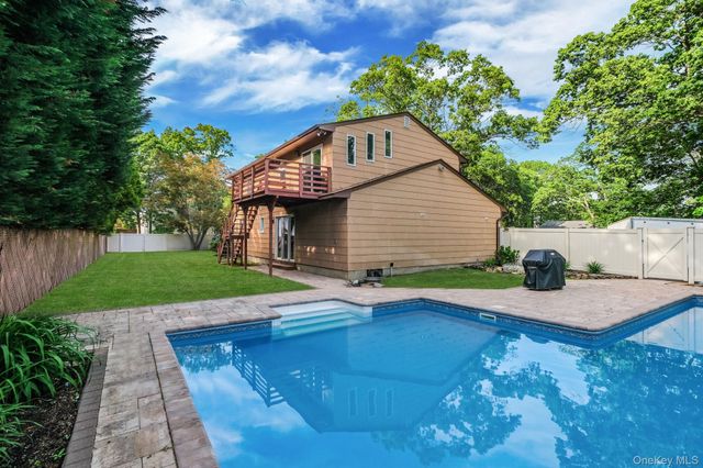 26 Heritage Place S, Nesconset, NY 11767