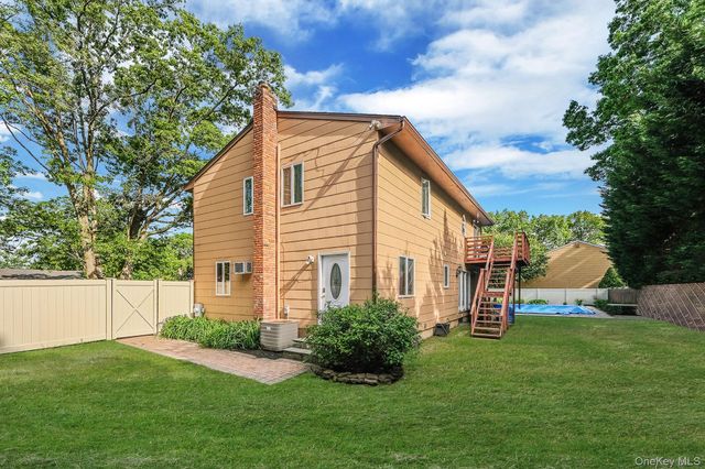 26 Heritage Place S, Nesconset, NY 11767